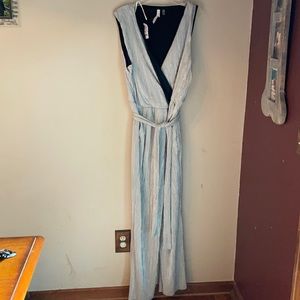 NWT Silver jumper - shiny silver. With tie belt